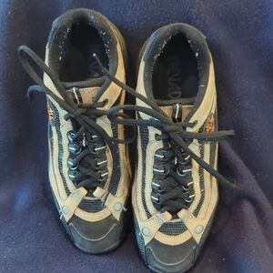 Nevados Men's Black and Tan Hiking Boots